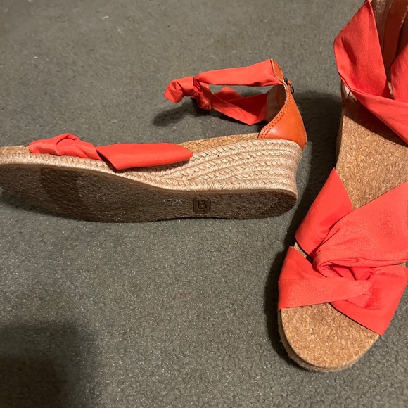 Ugg orange sandals Brand New - Picture 2 of 3